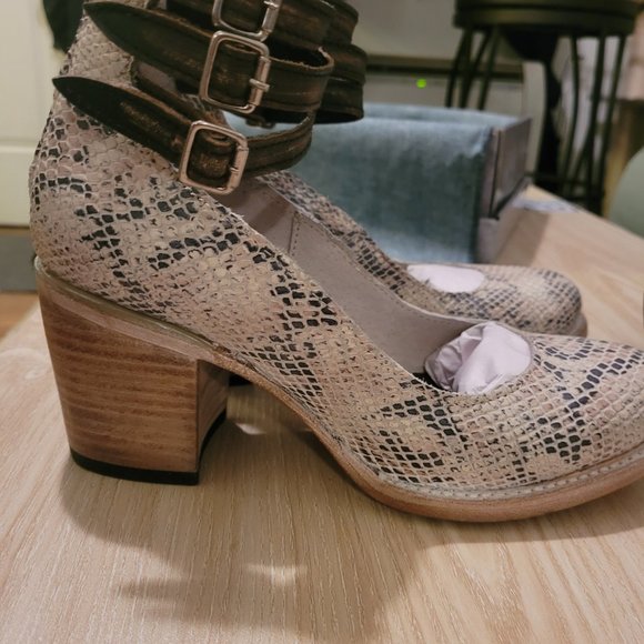 Freebird Randi - Picture 2 of 6